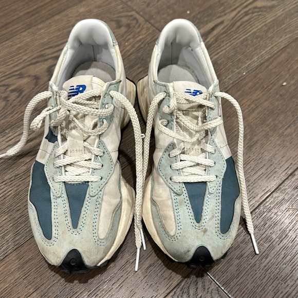 New Balance 327 size 6. Used condition. - Picture 3 of 3
